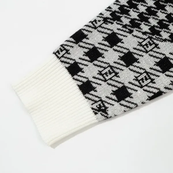 【FENDI 公式旗艦店】フェンディ セーター好評に付き再入荷! 241101 【FENDI 公式旗艦店】フェンディ セーター好評に付き再入荷! 241101