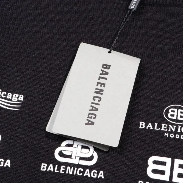 【BALENCIAGA  公式旗艦店】バレンシアガ   セーター好評に付き再入荷！ 241101