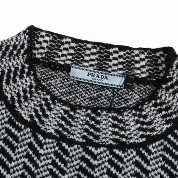 【PRADA 公式旗艦店】プラダ セーター好評に付き再入荷! 241031 【PRADA 公式旗艦店】プラダ セーター好評に付き再入荷! 241031