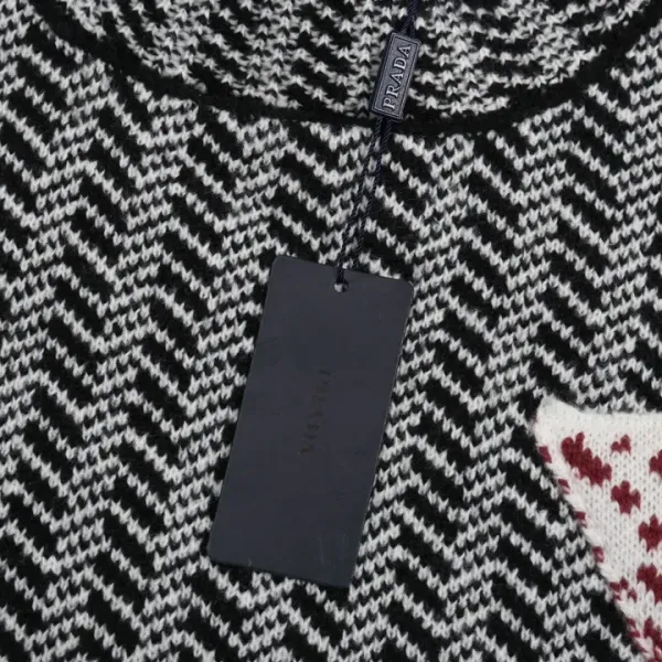 【PRADA 公式旗艦店】プラダ セーター好評に付き再入荷! 241031 【PRADA 公式旗艦店】プラダ セーター好評に付き再入荷! 241031