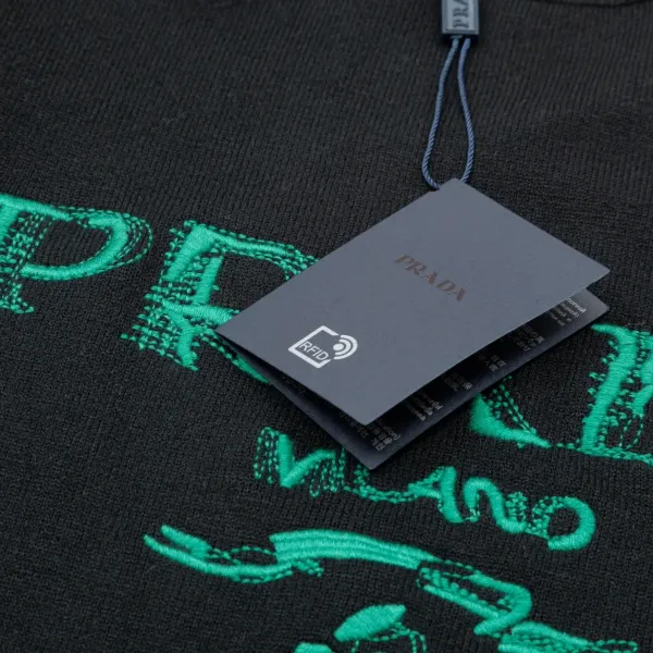 【PRADA 公式旗艦店】プラダ  セーター好評に付き再入荷！ 240930