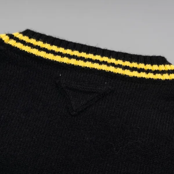 【PRADA 公式旗艦店】プラダ セーター好評に付き再入荷! 240930 【PRADA 公式旗艦店】プラダ セーター好評に付き再入荷! 240930