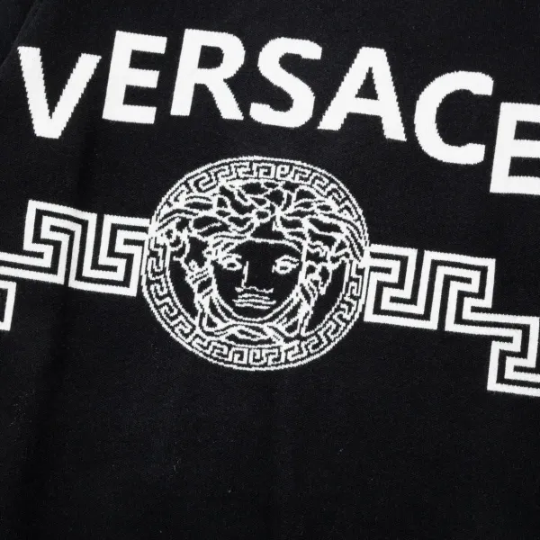 【VERSACE 公式旗艦店】ヴェルサーチ セーター好評に付き再入荷! 240930 【VERSACE 公式旗艦店】ヴェルサーチ セーター好評に付き再入荷! 240930