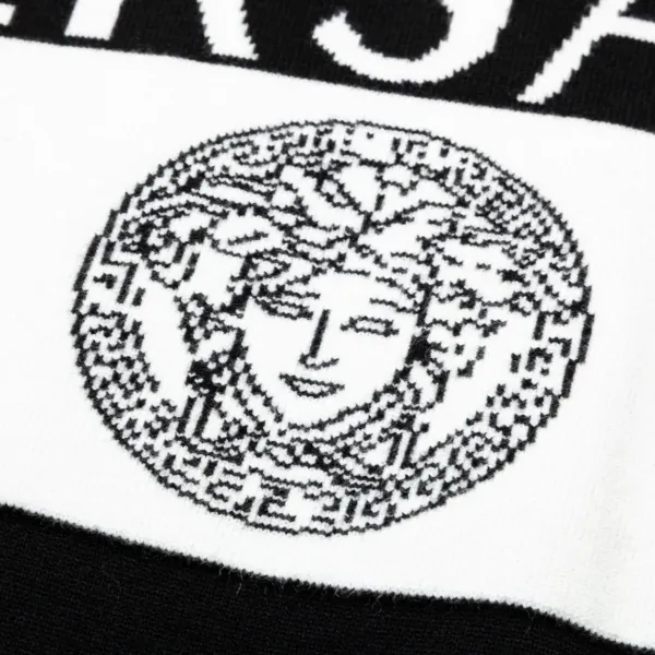 【VERSACE 公式旗艦店】ヴェルサーチ セーター好評に付き再入荷! 240930 【VERSACE 公式旗艦店】ヴェルサーチ セーター好評に付き再入荷! 240930