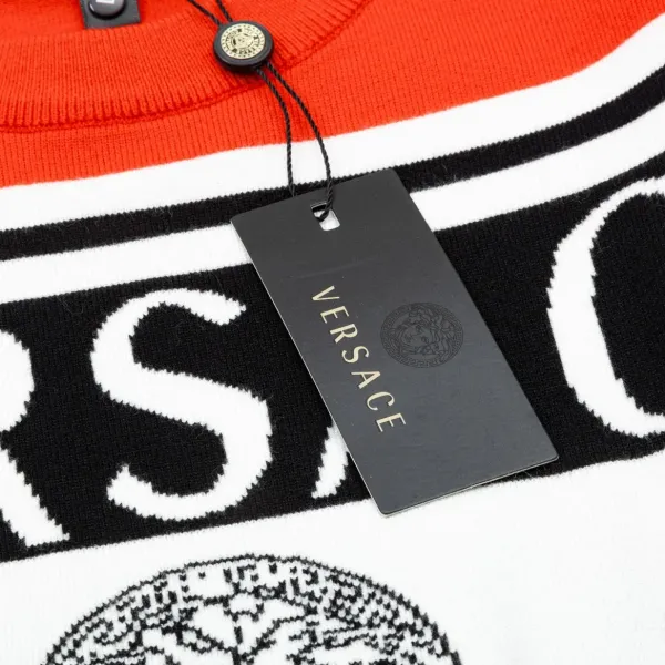 【VERSACE 公式旗艦店】ヴェルサーチ セーター好評に付き再入荷! 240930 【VERSACE 公式旗艦店】ヴェルサーチ セーター好評に付き再入荷! 240930