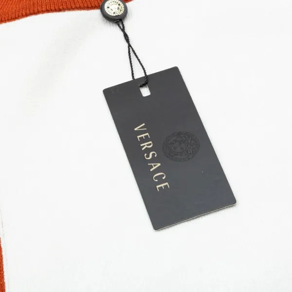【VERSACE 公式旗艦店】ヴェルサーチ セーター好評に付き再入荷! 240930 【VERSACE 公式旗艦店】ヴェルサーチ セーター好評に付き再入荷! 240930