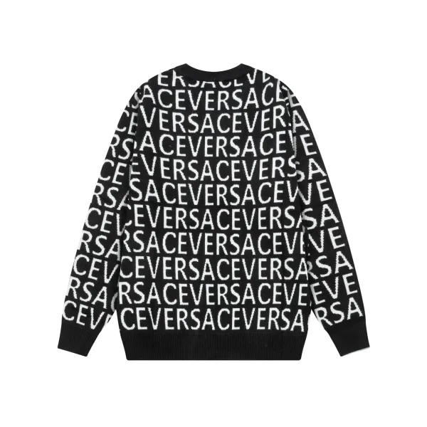 【VERSACE  公式旗艦店】ヴェルサーチ  セーター好評に付き再入荷！ 240930