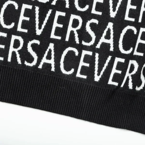 【VERSACE  公式旗艦店】ヴェルサーチ  セーター好評に付き再入荷！ 240930