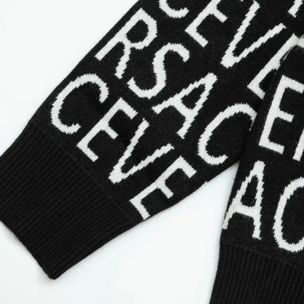 【VERSACE  公式旗艦店】ヴェルサーチ  セーター好評に付き再入荷！ 240930