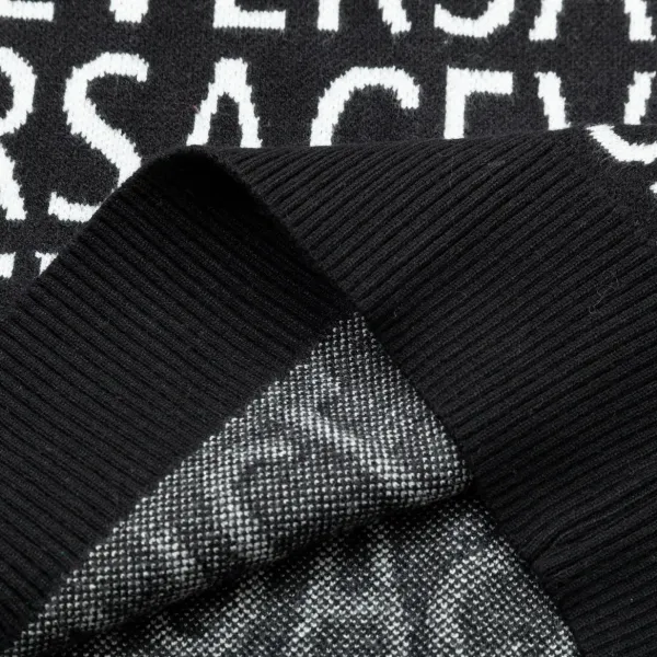 【VERSACE  公式旗艦店】ヴェルサーチ  セーター好評に付き再入荷！ 240930