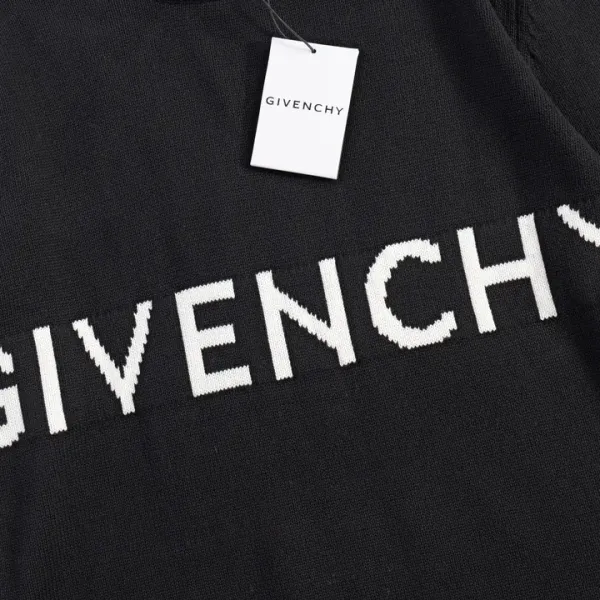 【GIVENCHY 公式旗艦店】ジバンシー セーター好評に付き再入荷!241231 【GIVENCHY 公式旗艦店】ジバンシー セーター好評に付き再入荷!241231