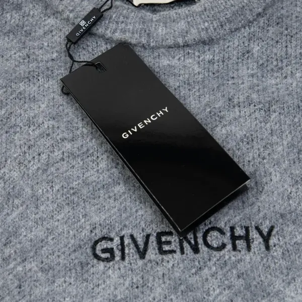 【GIVENCHY 公式旗艦店】ジバンシー セーター好評に付き再入荷! 241128 【GIVENCHY 公式旗艦店】ジバンシー セーター好評に付き再入荷! 241128