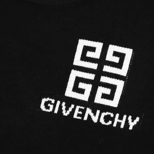 【GIVENCHY   公式旗艦店】ジバンシー  セーター好評に付き再入荷！ 241128