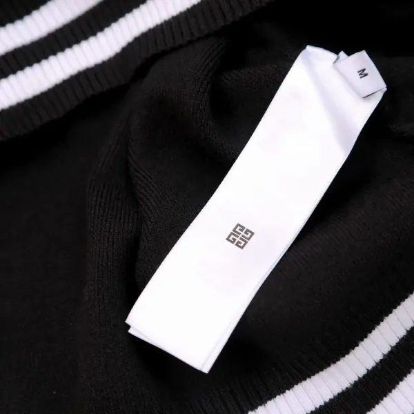 【GIVENCHY   公式旗艦店】ジバンシー  セーター好評に付き再入荷！ 241128