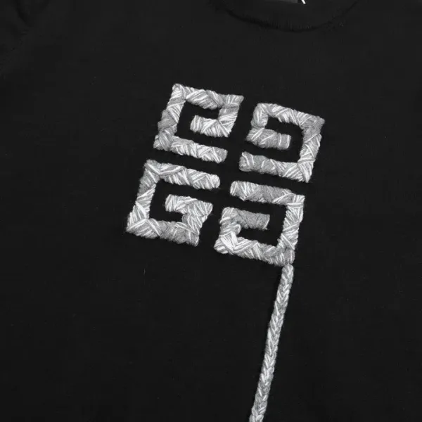 【GIVENCHY   公式旗艦店】ジバンシー   セーター好評に付き再入荷！241115