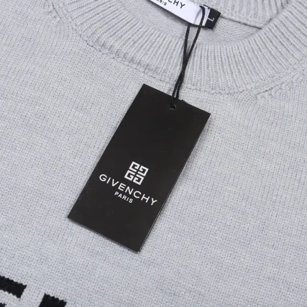 【GIVENCHY   公式旗艦店】ジバンシー  セーター好評に付き再入荷！ 241031