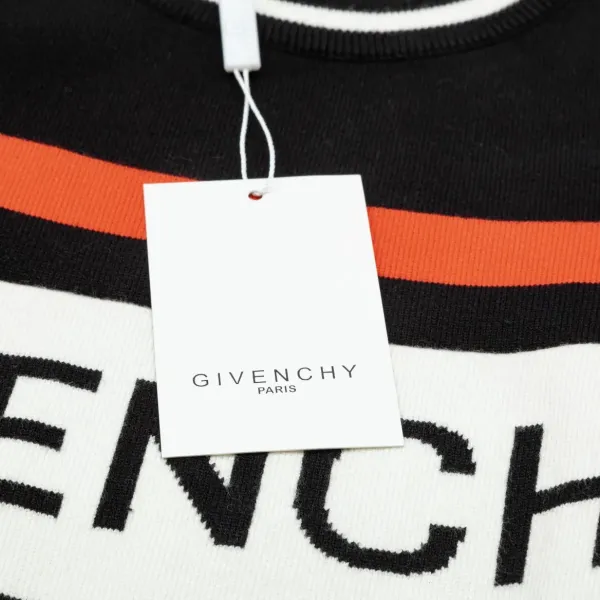 【GIVENCHY  公式旗艦店】ジバンシー  セーター好評に付き再入荷！ 240930