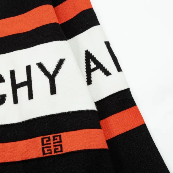 【GIVENCHY  公式旗艦店】ジバンシー  セーター好評に付き再入荷！ 240930