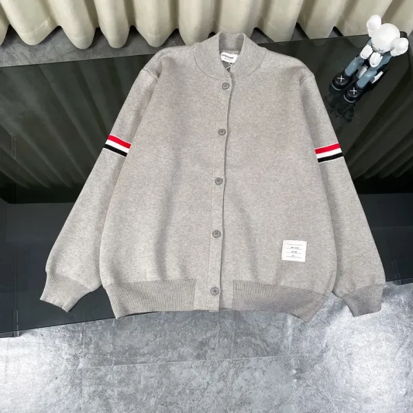 【ThomBrowne 公式旗艦店】トムブラウン セーター ご好評に付き再入荷!241230 【ThomBrowne 公式旗艦店】トムブラウン セーター ご好評に付き再入荷!241230