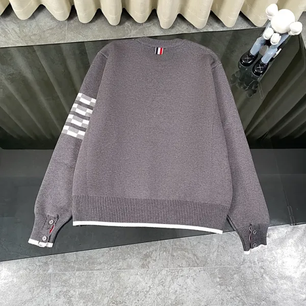 【ThomBrowne 公式旗艦店】トムブラウン セーター ご好評に付き再入荷!241230 【ThomBrowne 公式旗艦店】トムブラウン セーター ご好評に付き再入荷!241230