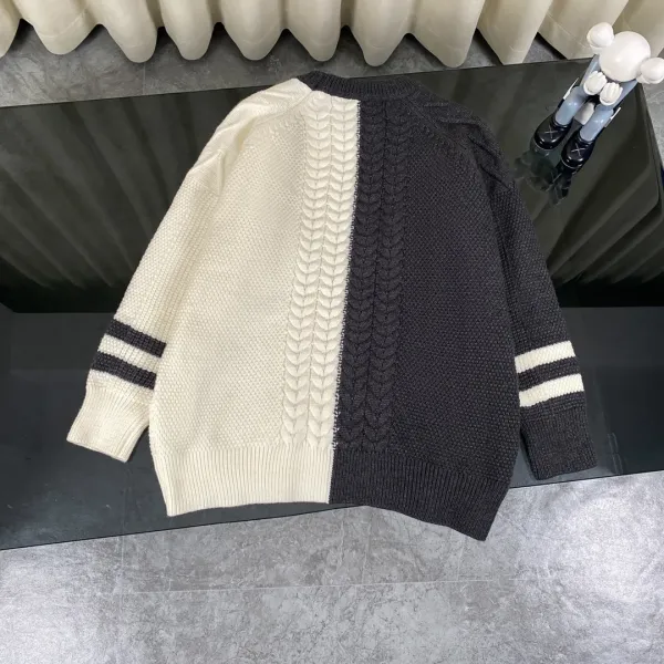 【ThomBrowne 公式旗艦店】トムブラウン セーター ご好評に付き再入荷!241230 【ThomBrowne 公式旗艦店】トムブラウン セーター ご好評に付き再入荷!241230