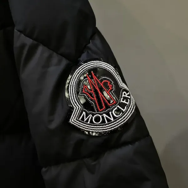 【MONCLER 公式旗艦店】モンクレール  ダウンジャケット好評に付き再入荷！ 241224