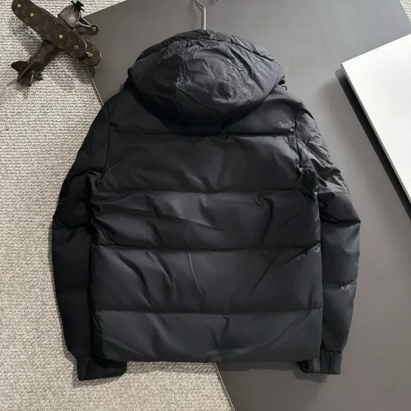 【MONCLER 公式旗艦店】モンクレール  ダウンジャケット好評に付き再入荷！ 241224