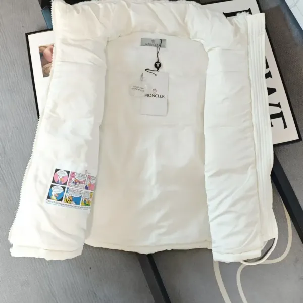 【MONCLER 公式旗艦店】モンクレール ダウンベスト 好評に付き再入荷! 241224 【MONCLER 公式旗艦店】モンクレール ダウンベスト 好評に付き再入荷! 241224
