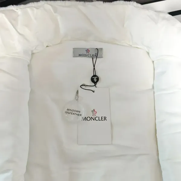 【MONCLER 公式旗艦店】モンクレール ダウンベスト 好評に付き再入荷! 241224 【MONCLER 公式旗艦店】モンクレール ダウンベスト 好評に付き再入荷! 241224