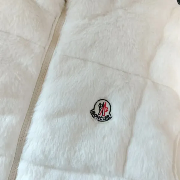 【MONCLER 公式旗艦店】モンクレール ダウンベスト 好評に付き再入荷! 241224 【MONCLER 公式旗艦店】モンクレール ダウンベスト 好評に付き再入荷! 241224