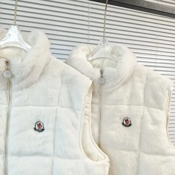 【MONCLER 公式旗艦店】モンクレール ダウンベスト 好評に付き再入荷! 241224 【MONCLER 公式旗艦店】モンクレール ダウンベスト 好評に付き再入荷! 241224