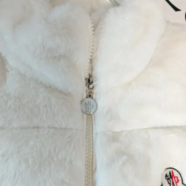 【MONCLER 公式旗艦店】モンクレール ダウンベスト 好評に付き再入荷! 241224 【MONCLER 公式旗艦店】モンクレール ダウンベスト 好評に付き再入荷! 241224