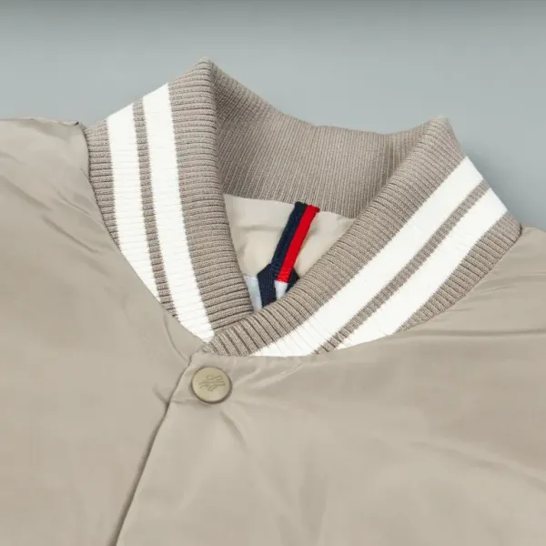 【MONCLER 公式旗艦店】モンクレール  ダウンジャケット好評に付き再入荷！ 241206