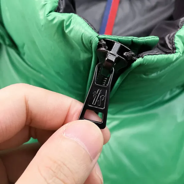 【MONCLER 公式旗艦店】モンクレール  ダウンジャケット好評に付き再入荷！ 241206