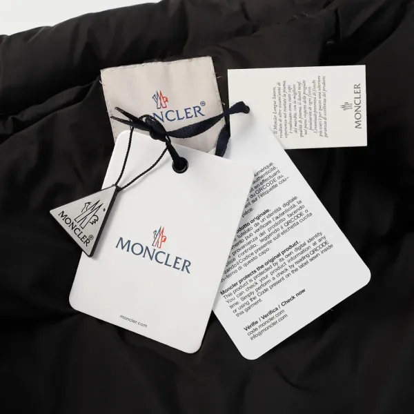 【MONCLER 公式旗艦店】モンクレール ダウンジャケット好評に付き再入荷! 271017 【MONCLER 公式旗艦店】モンクレール ダウンジャケット好評に付き再入荷! 271017