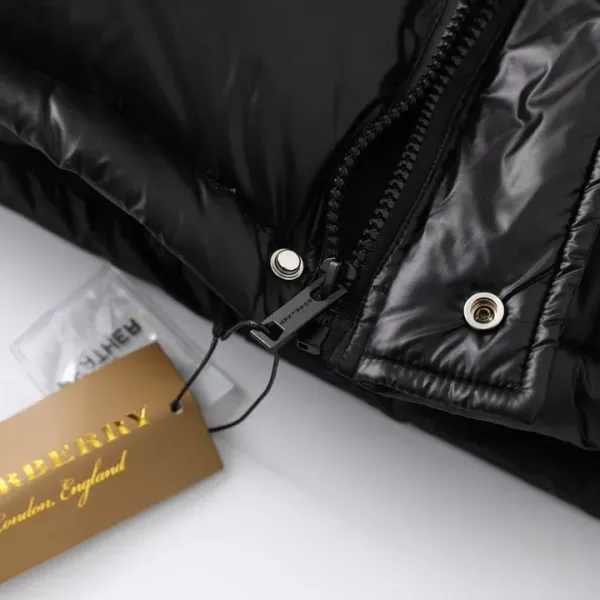 【BURBERRY  公式旗艦店】バーバリー   ダウンジャケット ご好評に付き再入荷！241226