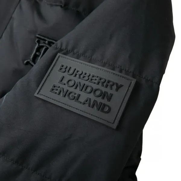 【BURBERRY  公式旗艦店】バーバリー  ダウンジャケット ご好評に付き再入荷！241226