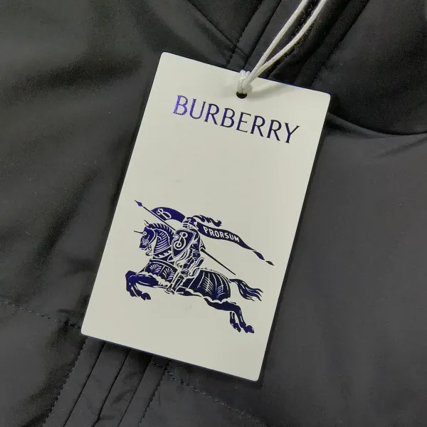 【BURBERRY  公式旗艦店】バーバリー  ダウンジャケット ご好評に付き再入荷！241226