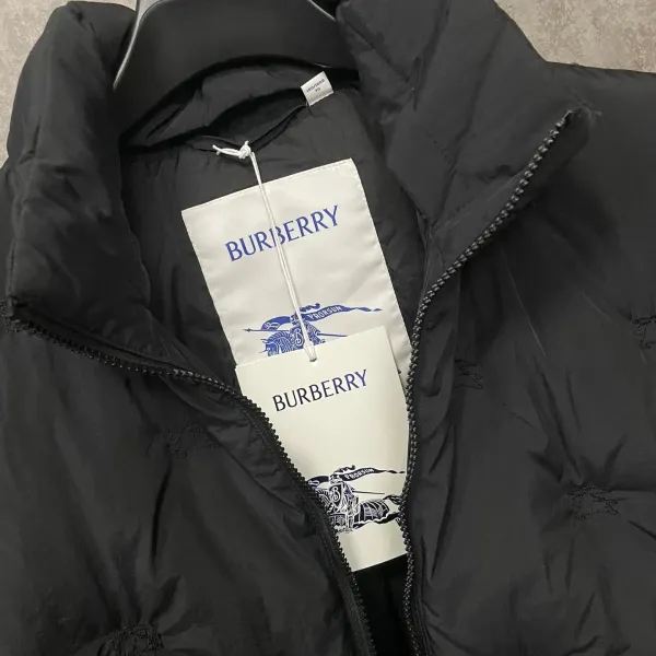 【BURBERRY  公式旗艦店】バーバリー  ダウンジャケット ご好評に付き再入荷！241226