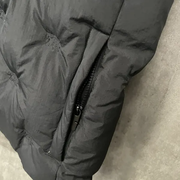 【BURBERRY  公式旗艦店】バーバリー  ダウンジャケット ご好評に付き再入荷！241226