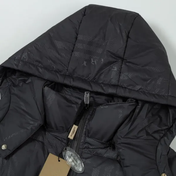 【BURBERRY 公式旗艦店】バーバリー ダウンジャケット ご好評に付き再入荷!240927 【BURBERRY 公式旗艦店】バーバリー ダウンジャケット ご好評に付き再入荷!240927