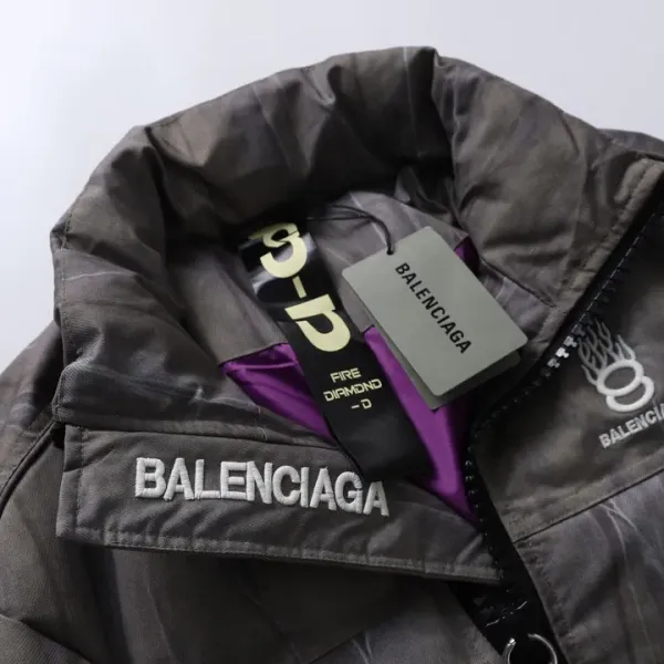 【BALENCIAGA   公式旗艦店】バレンシアガ   ダウンジャケット ご好評に付き再入荷！  241214