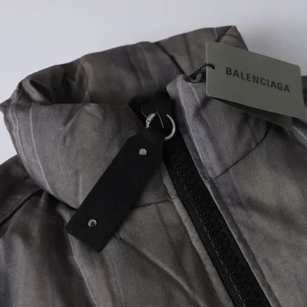 【BALENCIAGA   公式旗艦店】バレンシアガ   ダウンジャケット ご好評に付き再入荷！  241214