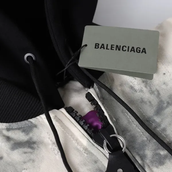 【BALENCIAGA 公式旗艦店】バレンシアガ ダウンジャケット ご好評に付き再入荷! 241214 【BALENCIAGA 公式旗艦店】バレンシアガ ダウンジャケット ご好評に付き再入荷! 241214