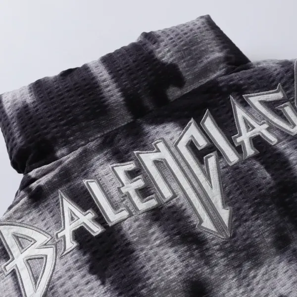 【BALENCIAGA 公式旗艦店】バレンシアガ ダウンジャケット ご好評に付き再入荷! 241214 【BALENCIAGA 公式旗艦店】バレンシアガ ダウンジャケット ご好評に付き再入荷! 241214
