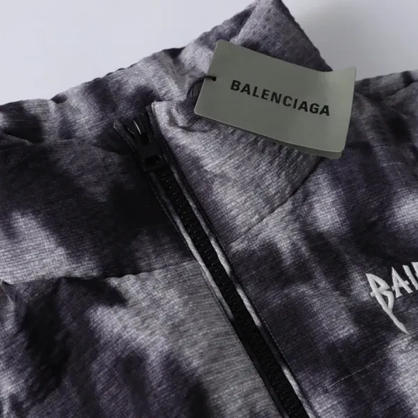 【BALENCIAGA 公式旗艦店】バレンシアガ ダウンジャケット ご好評に付き再入荷! 241214 【BALENCIAGA 公式旗艦店】バレンシアガ ダウンジャケット ご好評に付き再入荷! 241214