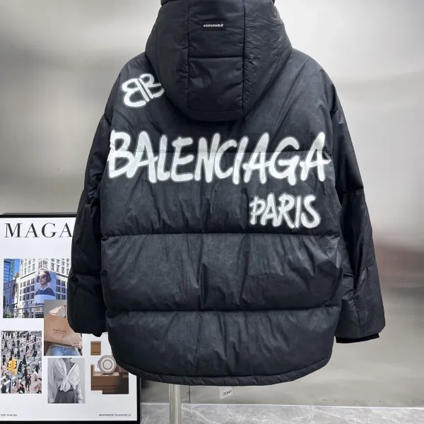 【BALENCIAGA 公式旗艦店】バレンシアガ ダウンジャケット ご好評に付き再入荷! 241205 【BALENCIAGA 公式旗艦店】バレンシアガ ダウンジャケット ご好評に付き再入荷! 241205