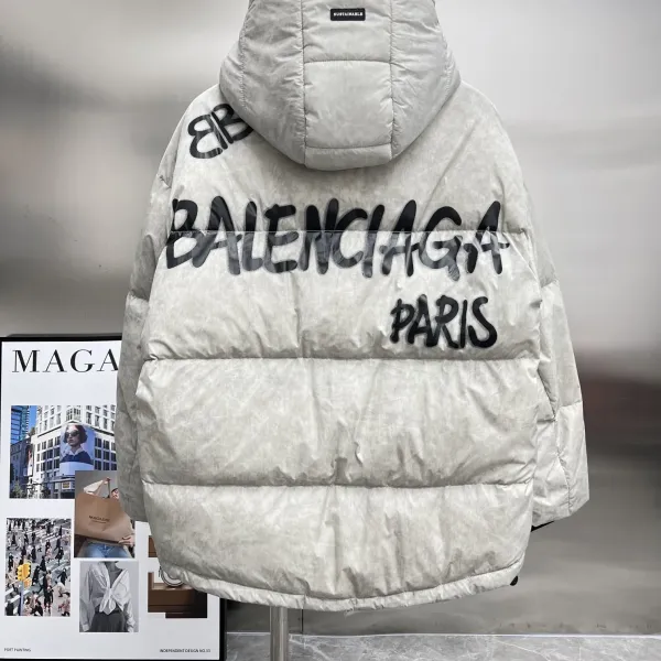 【BALENCIAGA 公式旗艦店】バレンシアガ ダウンジャケット ご好評に付き再入荷! 241205 【BALENCIAGA 公式旗艦店】バレンシアガ ダウンジャケット ご好評に付き再入荷! 241205