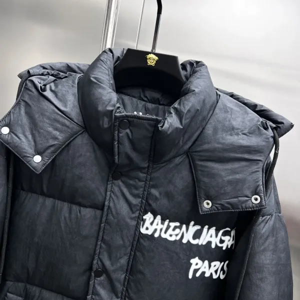【BALENCIAGA 公式旗艦店】バレンシアガ ダウンジャケット ご好評に付き再入荷! 241205 【BALENCIAGA 公式旗艦店】バレンシアガ ダウンジャケット ご好評に付き再入荷! 241205