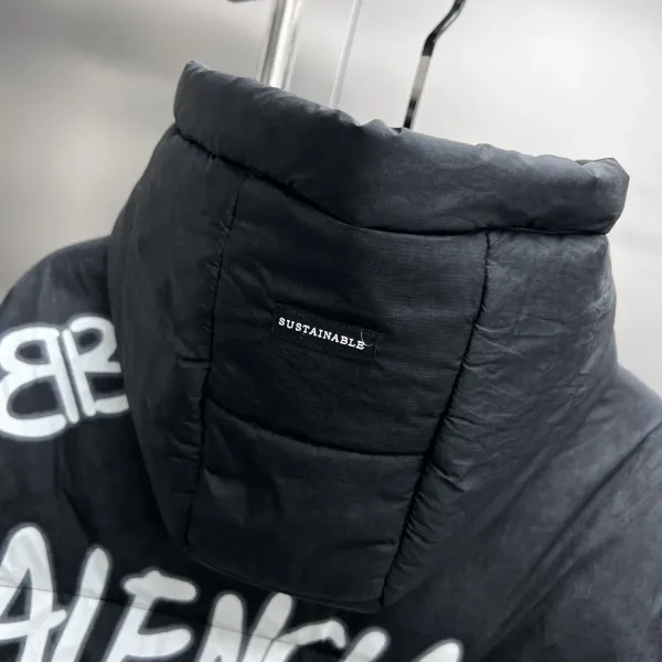 【BALENCIAGA 公式旗艦店】バレンシアガ ダウンジャケット ご好評に付き再入荷! 241205 【BALENCIAGA 公式旗艦店】バレンシアガ ダウンジャケット ご好評に付き再入荷! 241205
